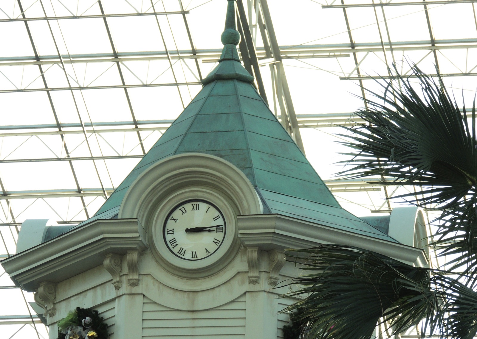 Clock in Nashville, Tennessee, USA